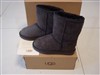 ugg5854